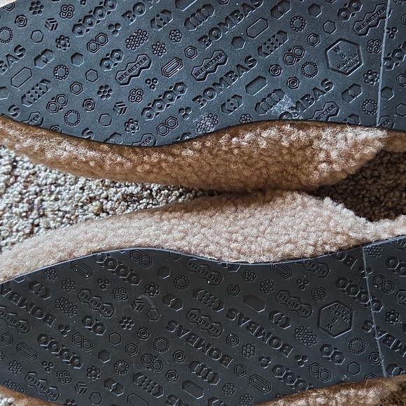 💞Bombas Women’s Slippers Sherpa 8💞 - Picture 3 of 4